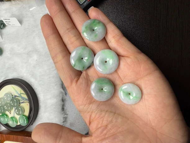 纯天然缅甸翡翠A货平安扣随机发一