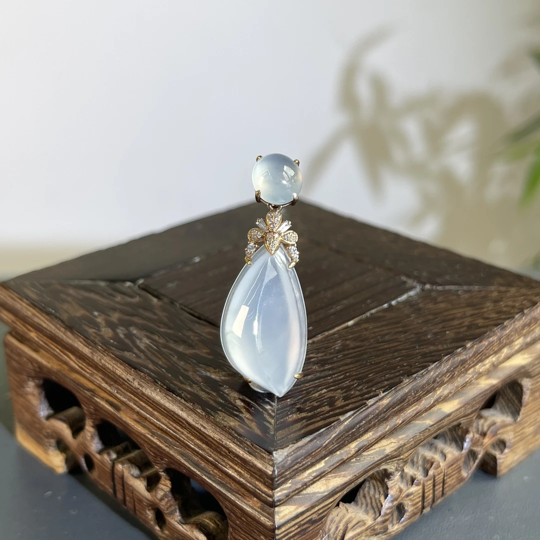 JGB13-134  天然缅甸A货翡翠  18k金钻镶嵌翡翠吊坠