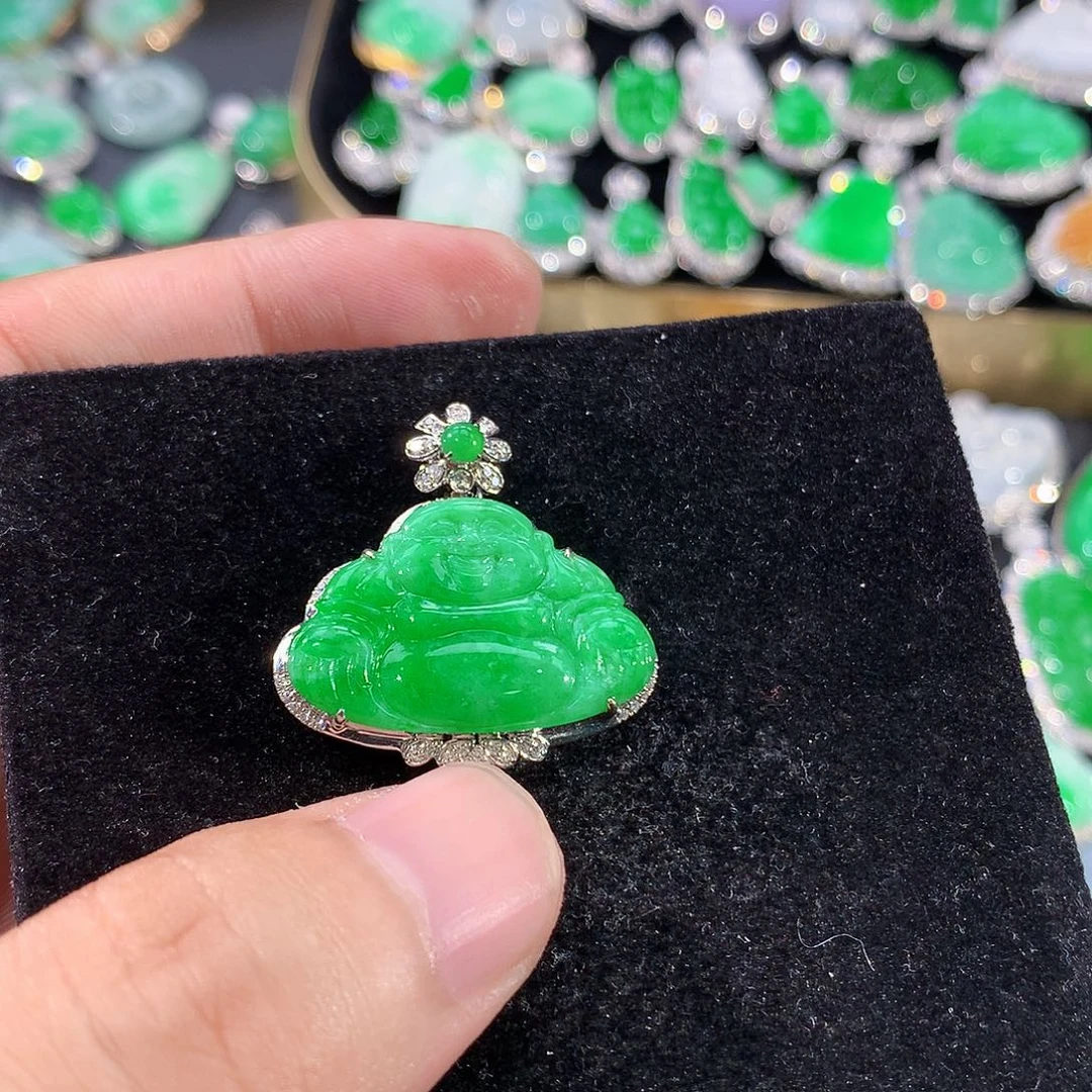 翡翠18K金镶嵌颈饰