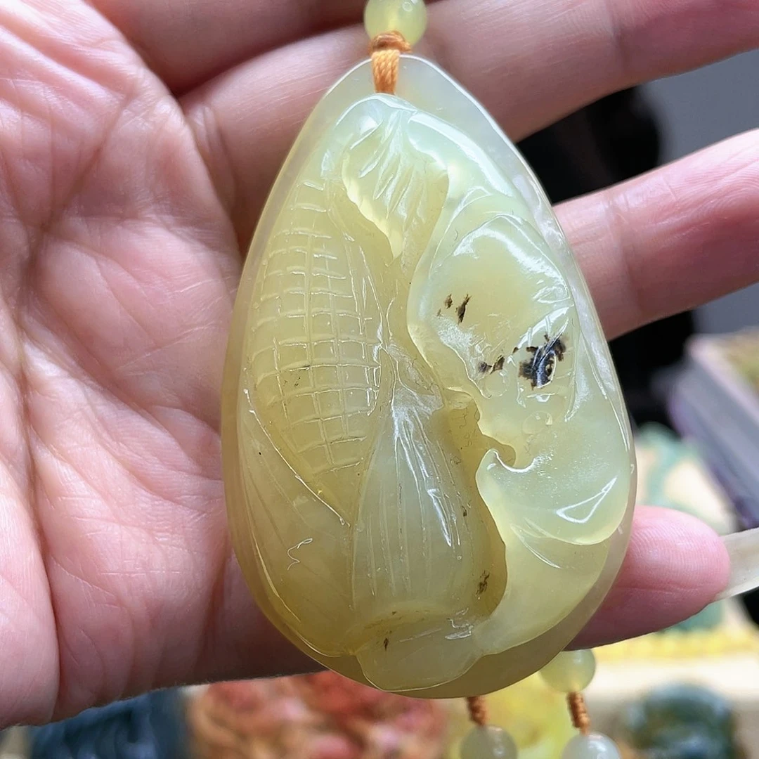 蛇纹石玉颈饰未镶嵌