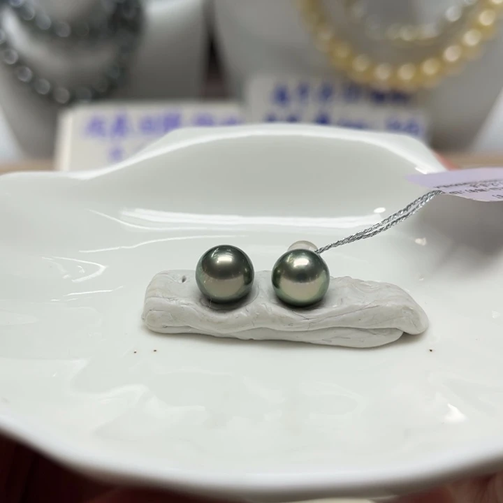 海水珍珠漏大溪地孔雀绿素钉8-9mm18K金镶嵌