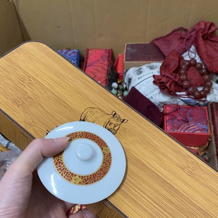 瓷片哈中古工艺品一件