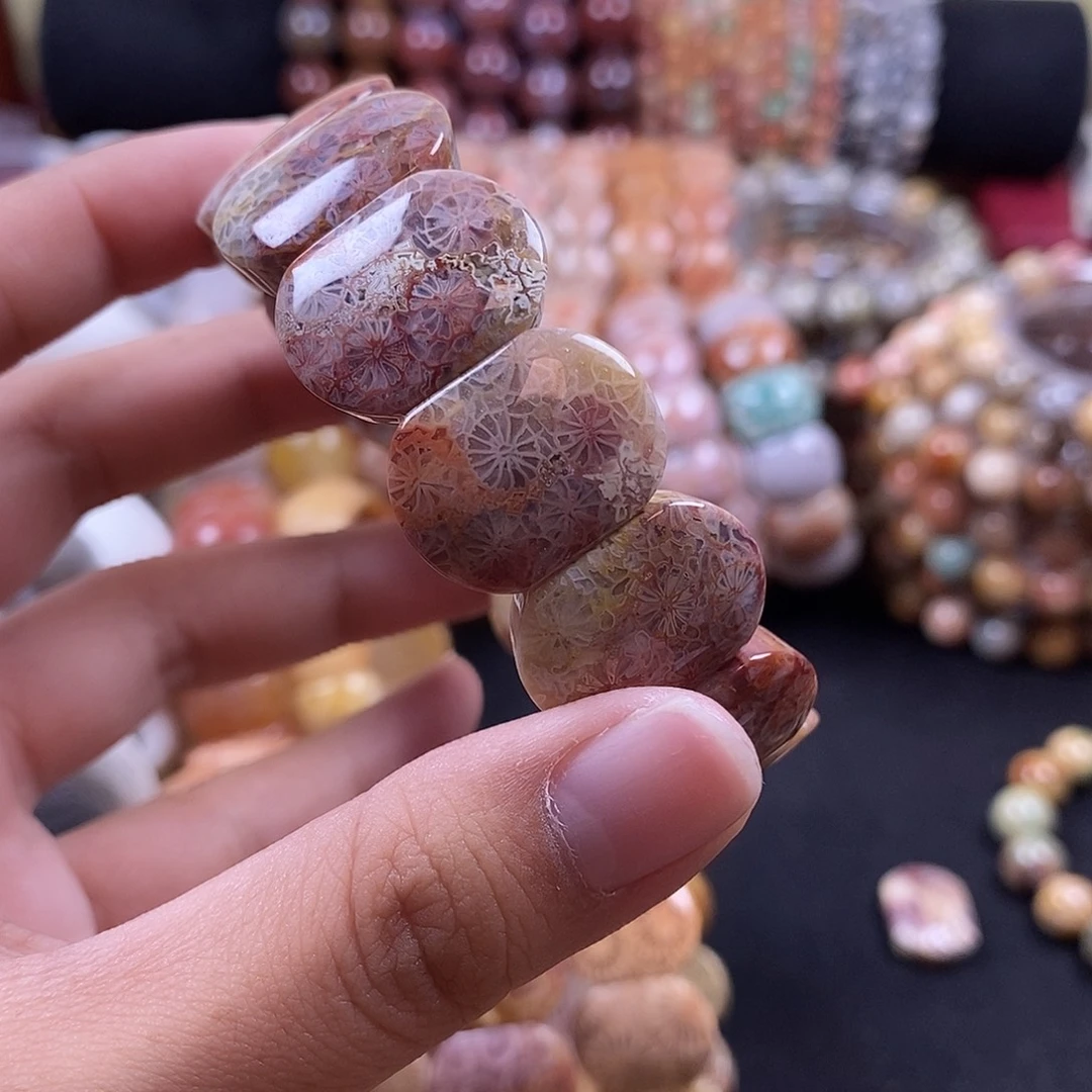 利***元未镶嵌手牌硅化珊瑚（珊瑚玉）