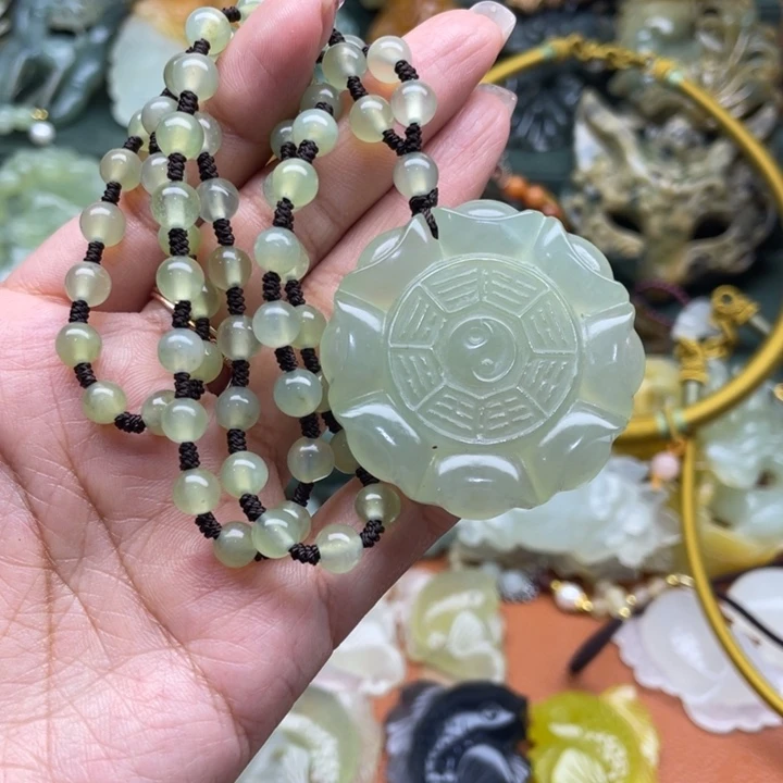 蛇纹石玉未镶嵌吊坠
