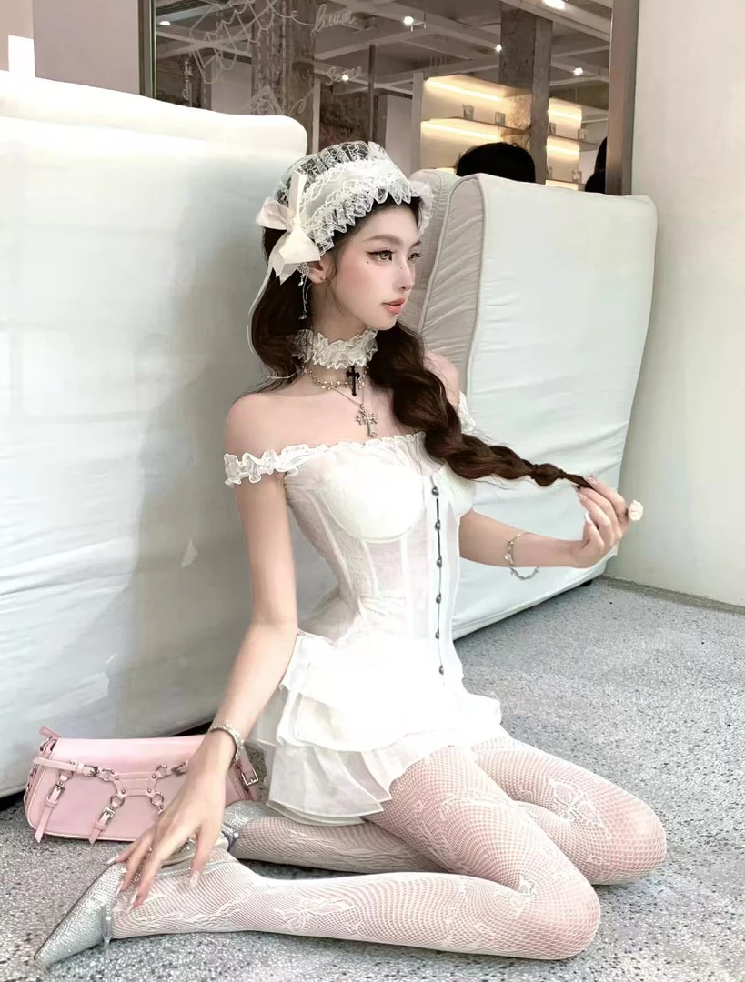 HOTGIRL ‘’少女持梦 纯欲收腰白色鱼骨束腰胸衣辣妹蛋糕半裙套装