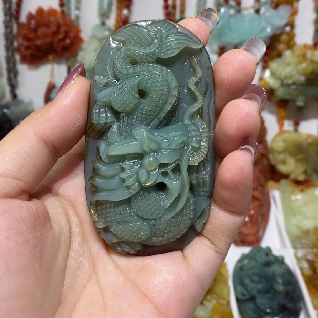 蛇纹石玉未镶嵌颈饰