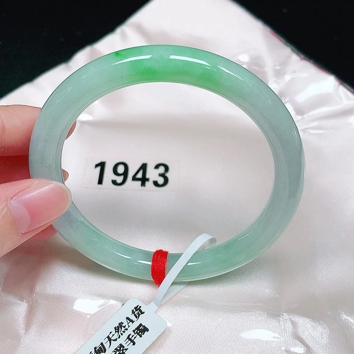 翡翠未镶嵌手镯（圆镯）