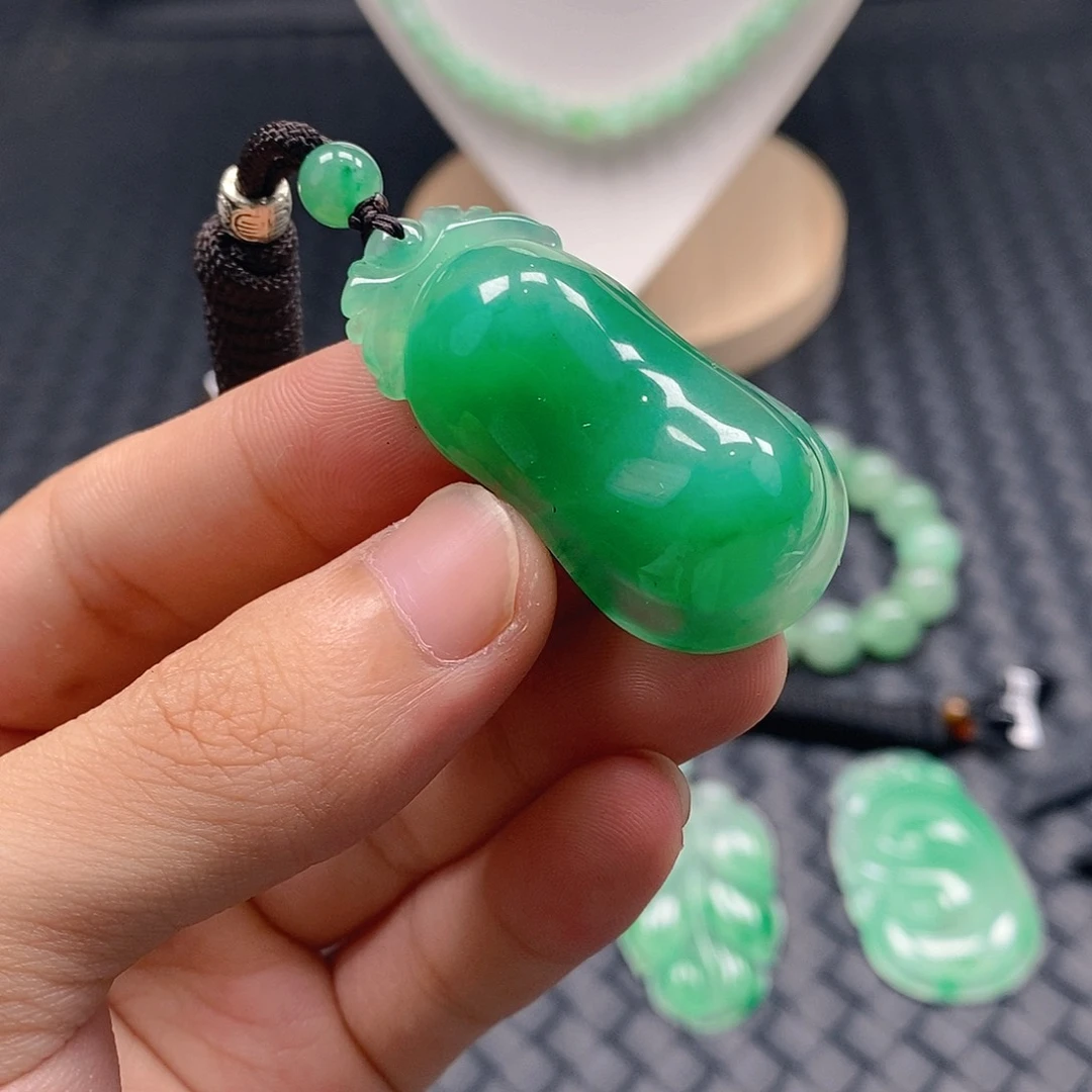 石英质玉（非洲翠）天然玉石未镶嵌