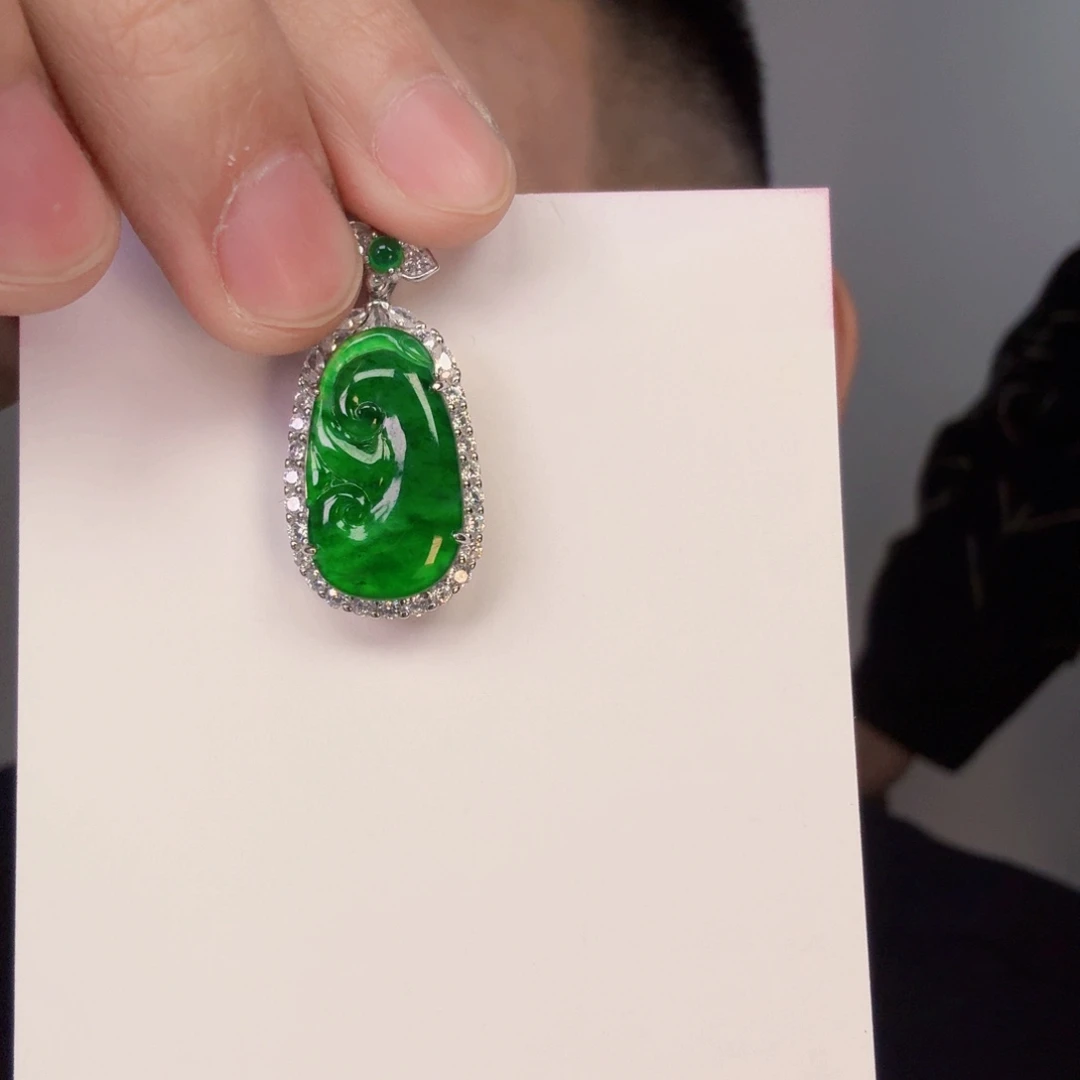 翡翠颈饰银S925镶嵌一件