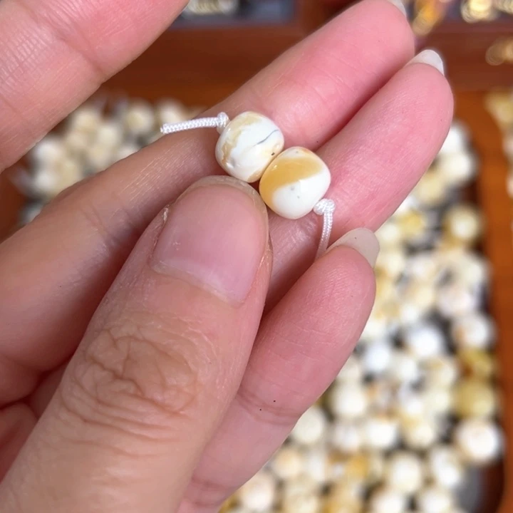 未镶嵌蜜蜡裸石8.2mm一对