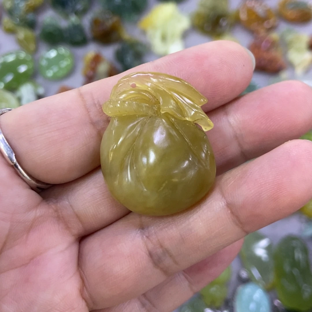 蛇纹石玉未镶嵌挂件