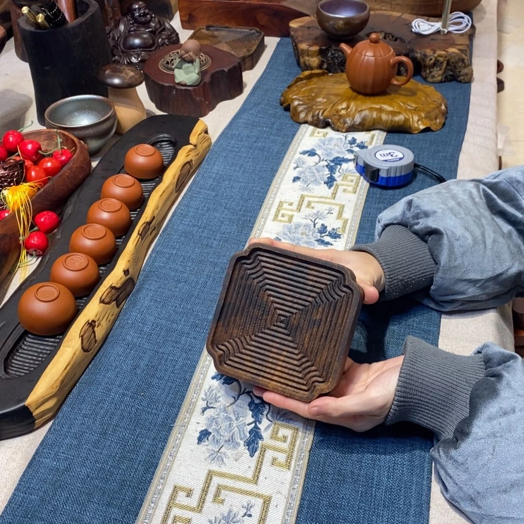 鸡翅木苏窗壶承。