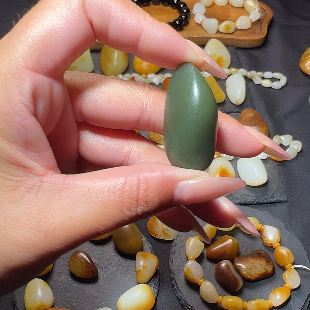 和田玉未镶嵌颈饰20g