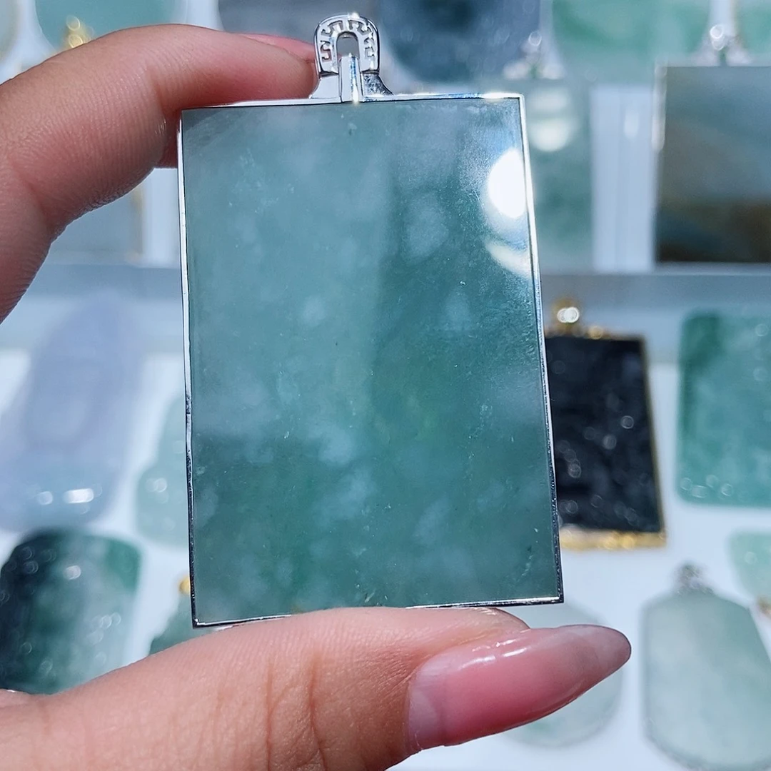 翡翠吊坠(不含链)18K金镶嵌D****n