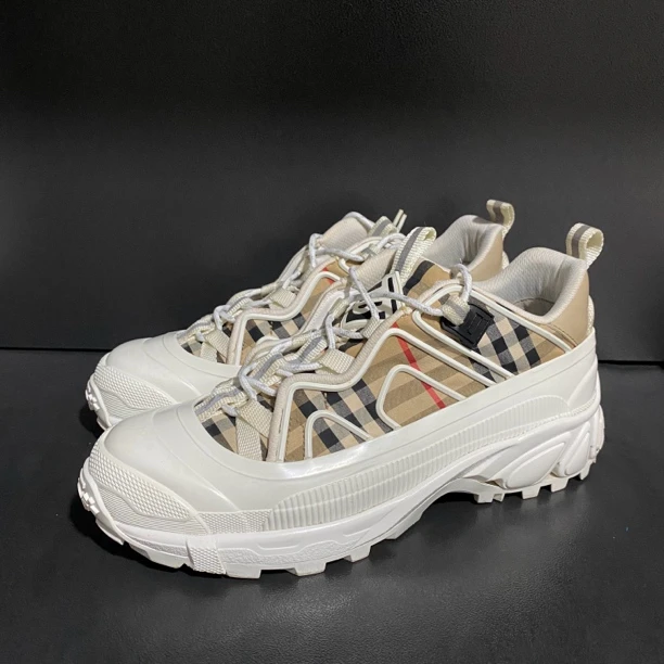 95新 BURBERRY/博柏利 41码/巴宝莉 95新 低帮休闲鞋