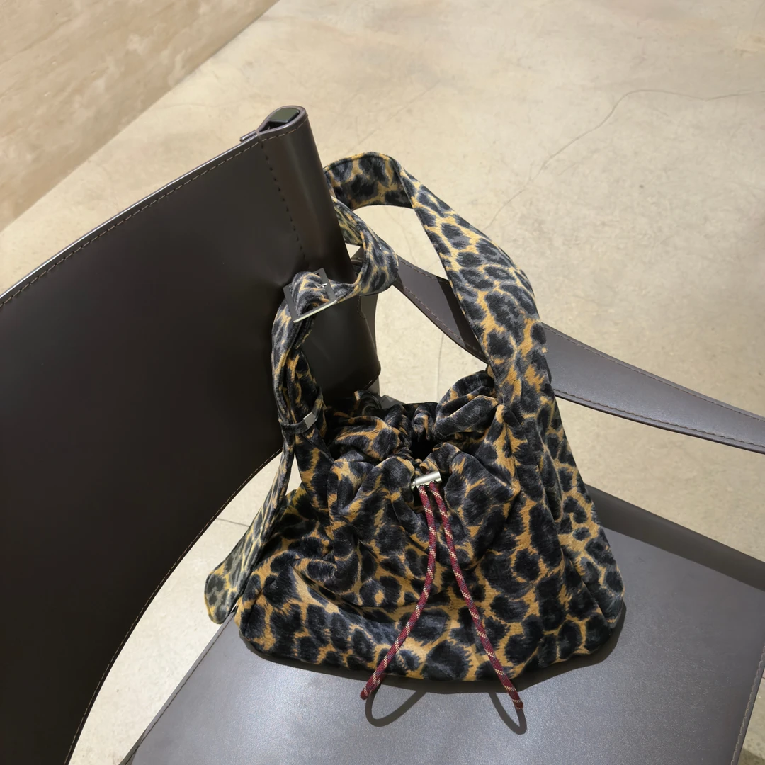 Nora Diary 【本命豹纹】秋冬新款琥珀流光单肩抽绳托特斜挎大包