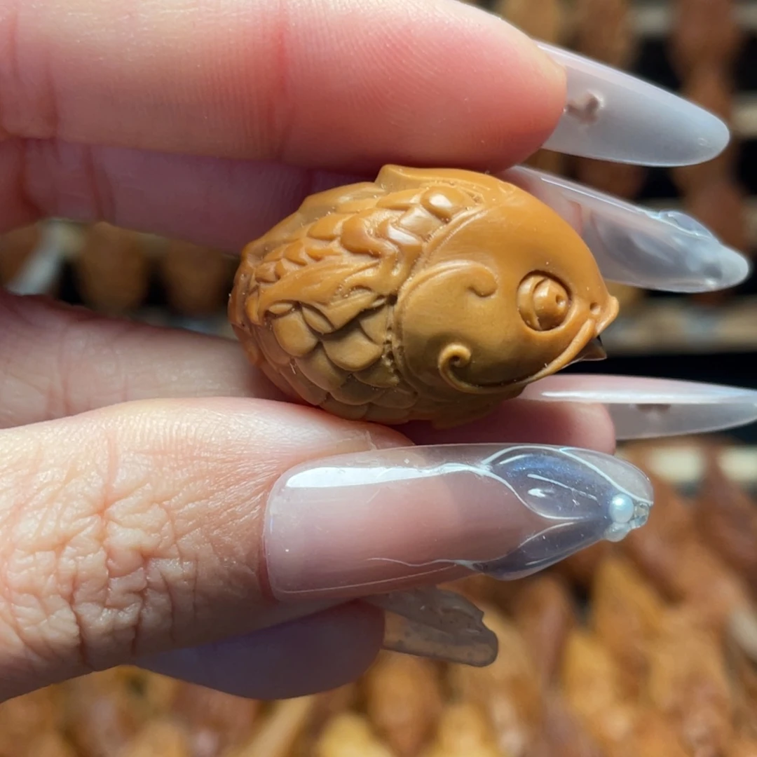 把件橄榄核小金鱼