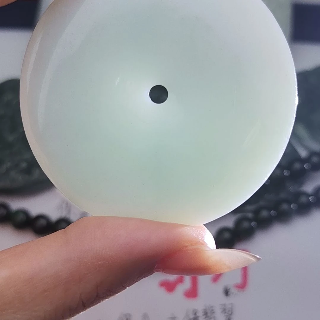 翡翠颈饰未镶嵌天然的A货翡翠