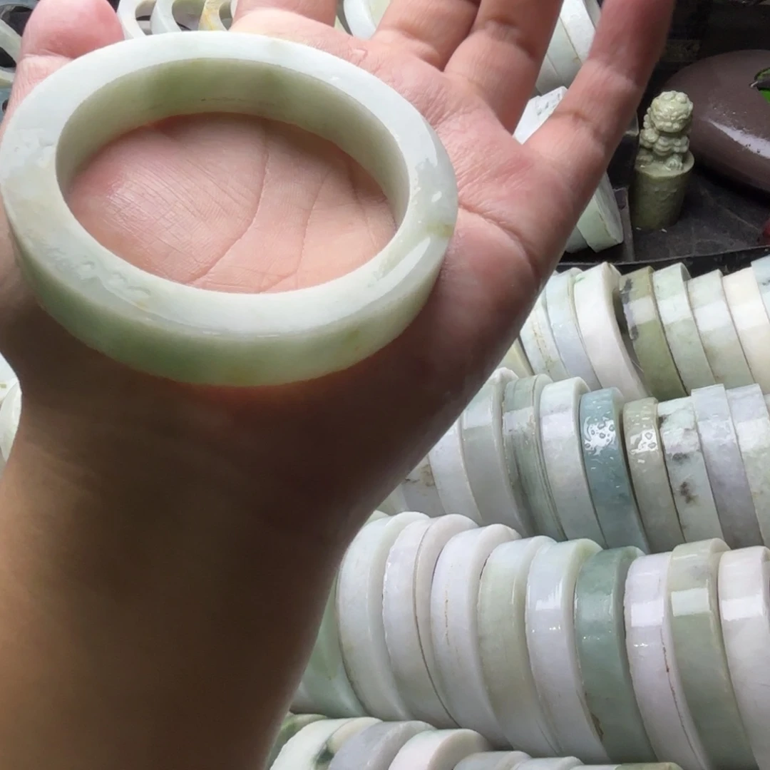 阿***1定制翡翠未镶嵌翡翠手镯定制