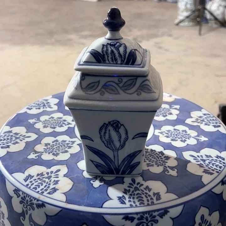 摆件手工手绘高温釉下彩外贸出口瓷，储物罐茶叶罐