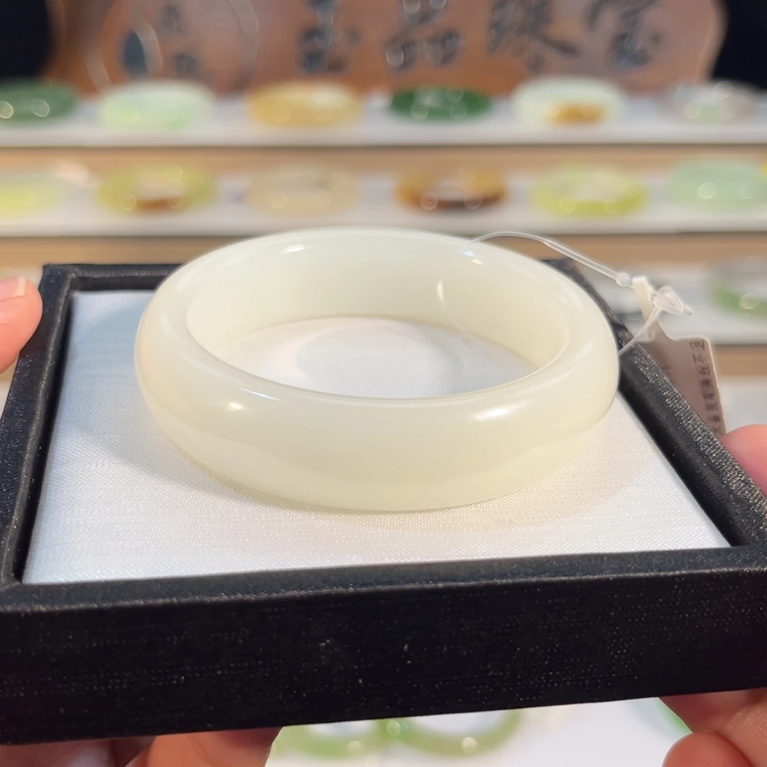 和田玉未镶嵌手镯暖白轮胎