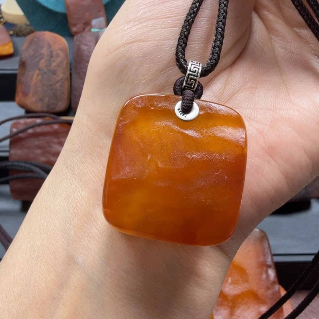 琥珀吊坠(赠链)未镶嵌