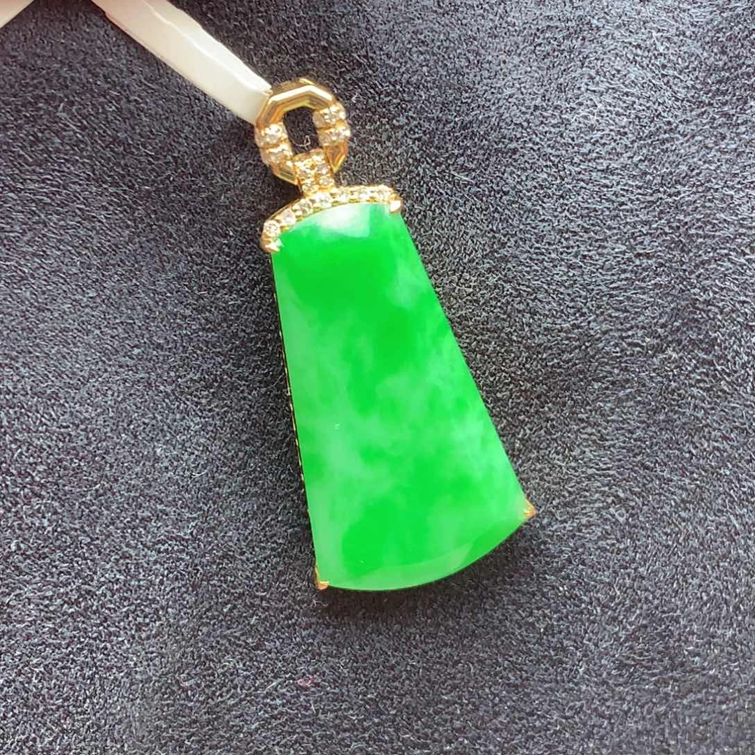 翡翠18K金镶嵌颈饰上新