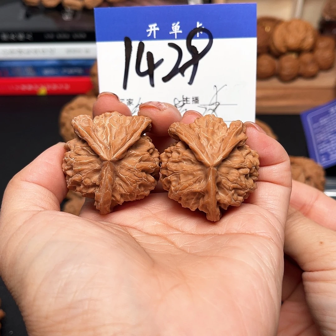 吊坠桃核盘山三棱山羊角38尺。 无刀