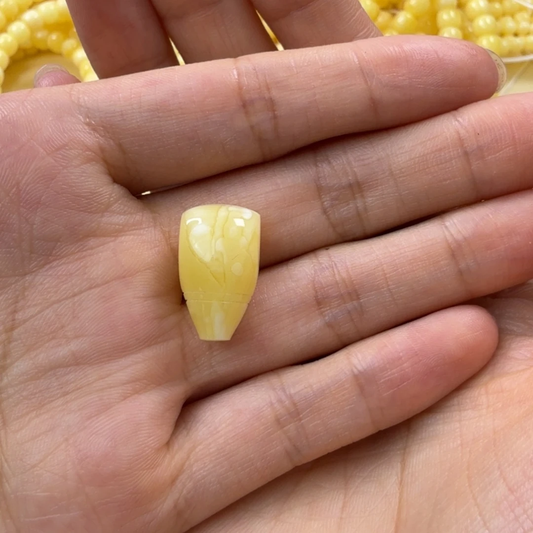 大***.琥珀未镶嵌颈饰琥珀蜜蜡