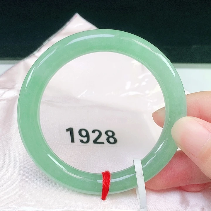 翡翠未镶嵌手镯(圆镯)55