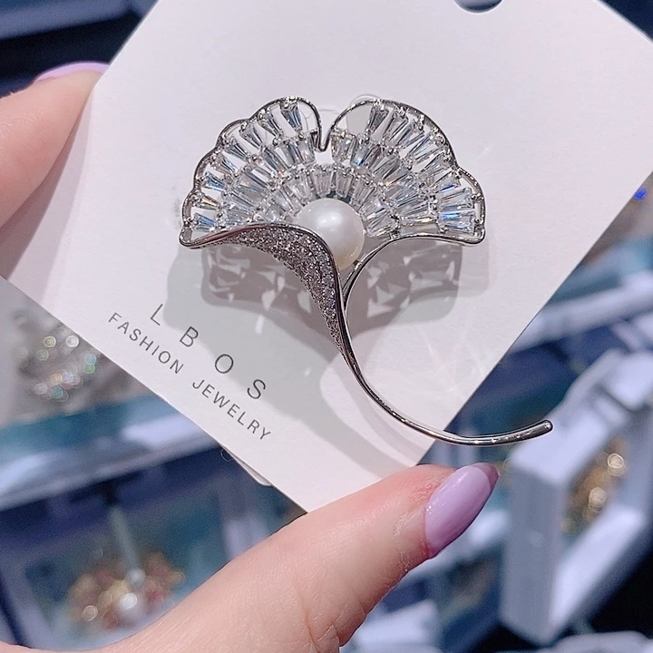 锆石铜合金银杏叶胸针