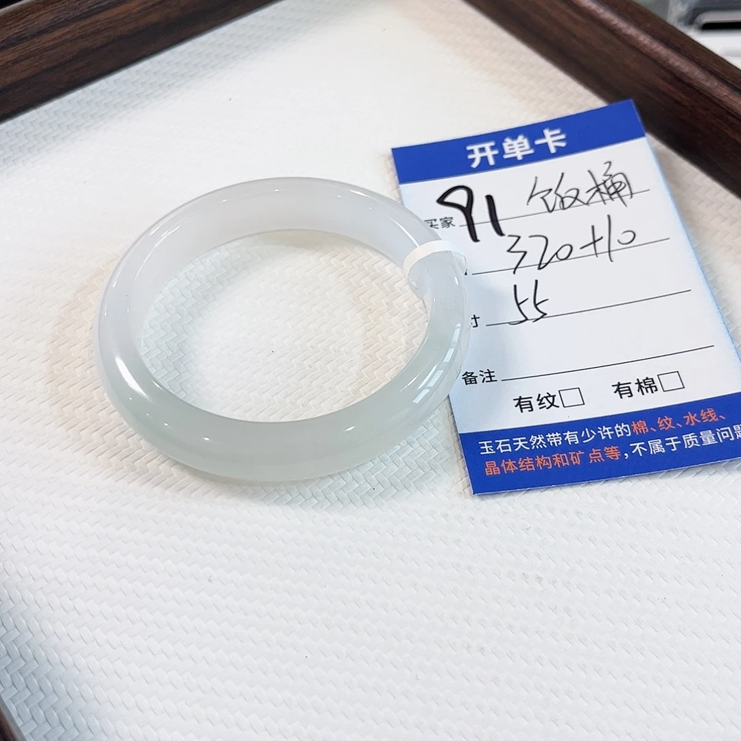 长***桶石英质玉未镶嵌手镯