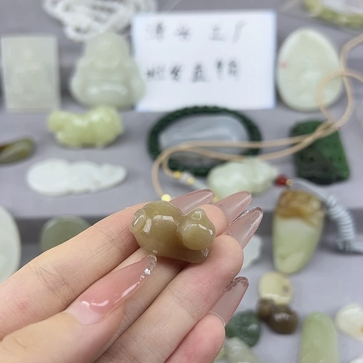 颈饰未镶嵌和田玉