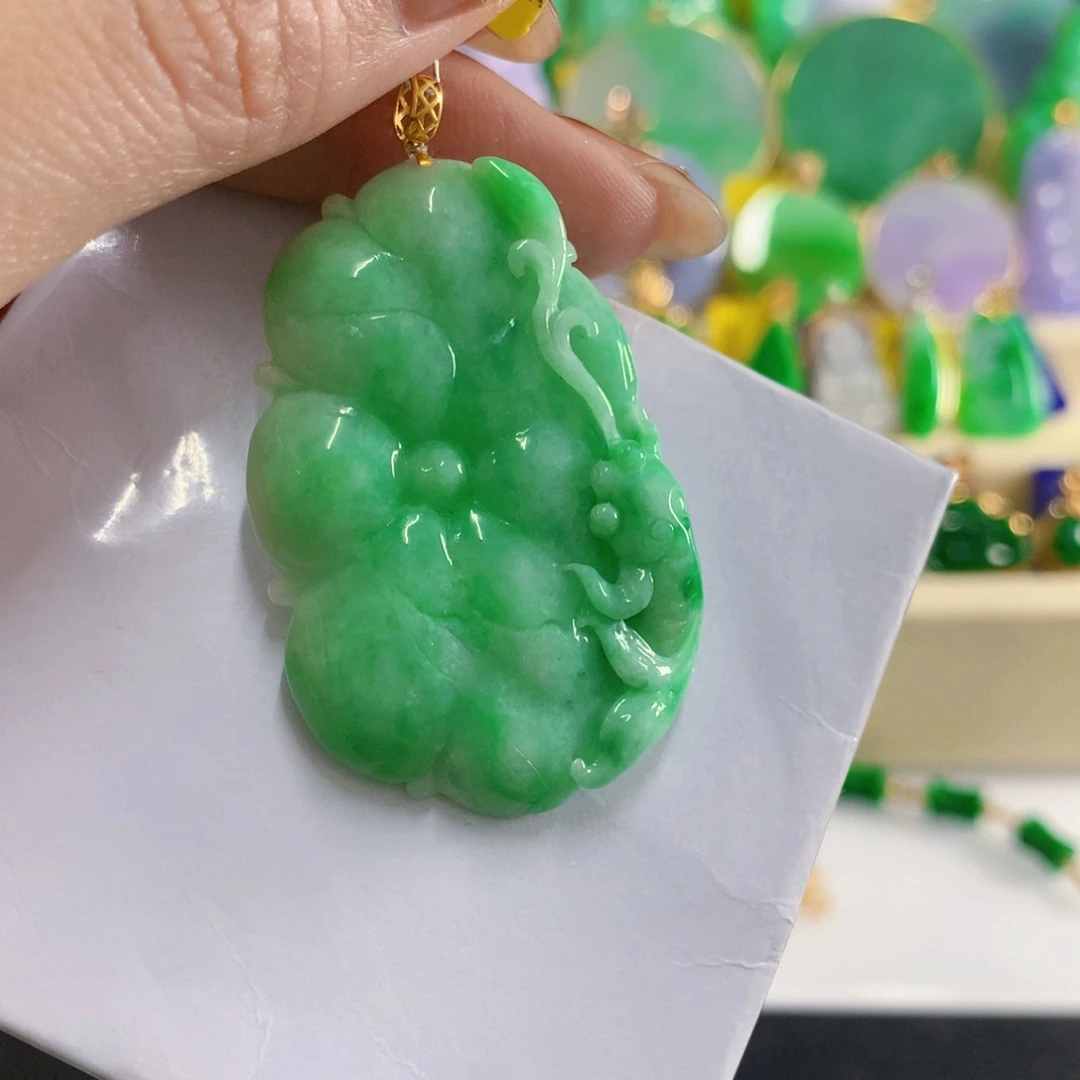 翡翠18K金镶嵌颈饰