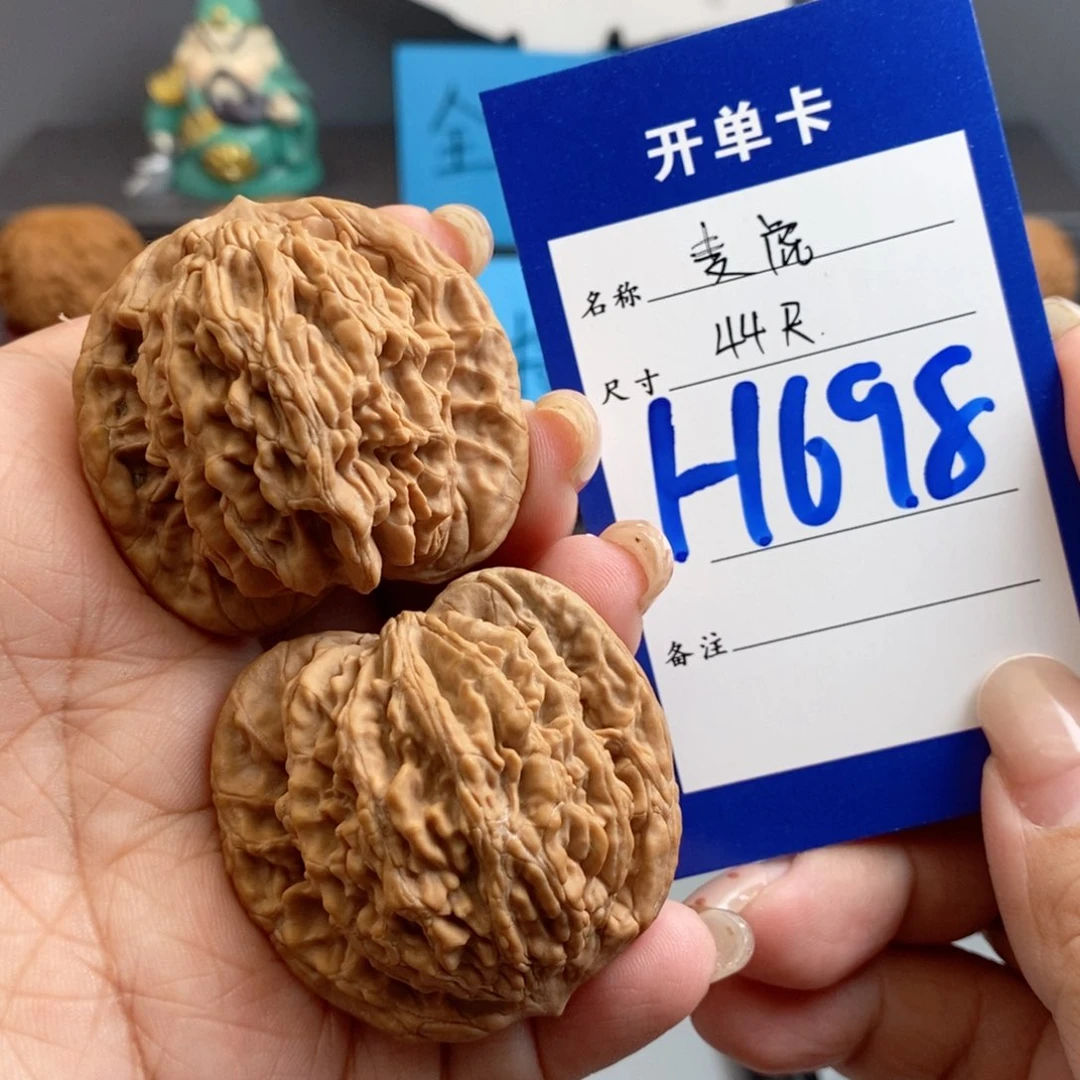 文玩核桃吊坠麦虎44