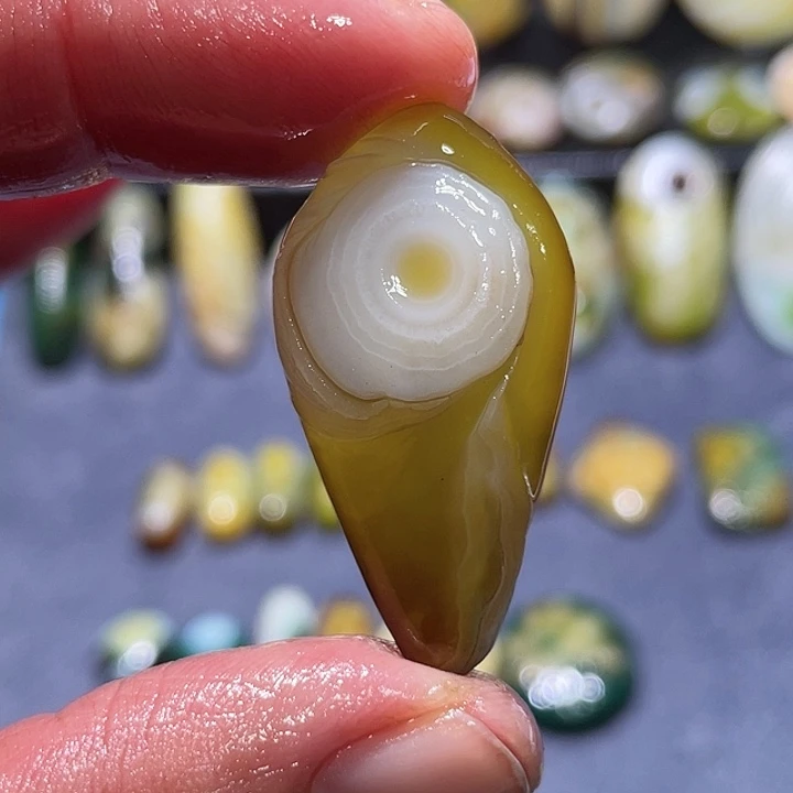 玛瑙/玉髓未镶嵌珠宝奇石