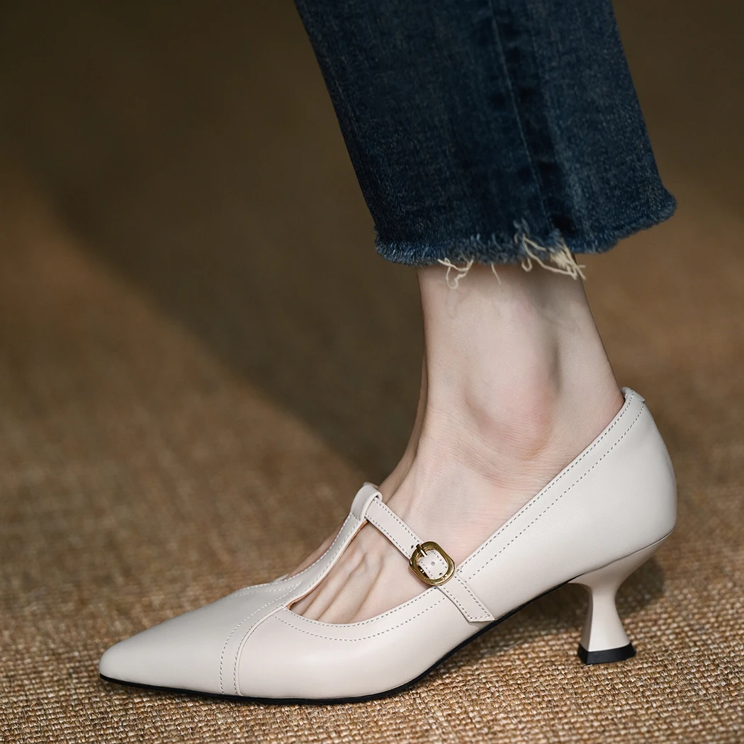 尖头玛丽珍鞋女2025新款真皮法式丁字扣带细跟米白色单鞋
