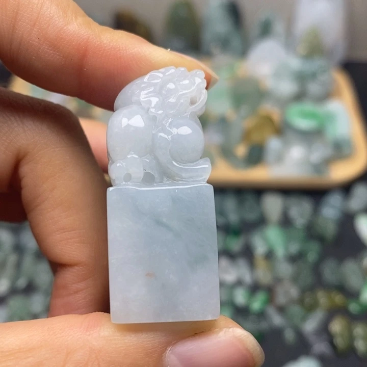 颈饰未镶嵌翡翠印章