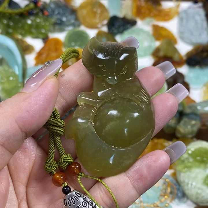 蛇纹石玉未镶嵌吊坠
