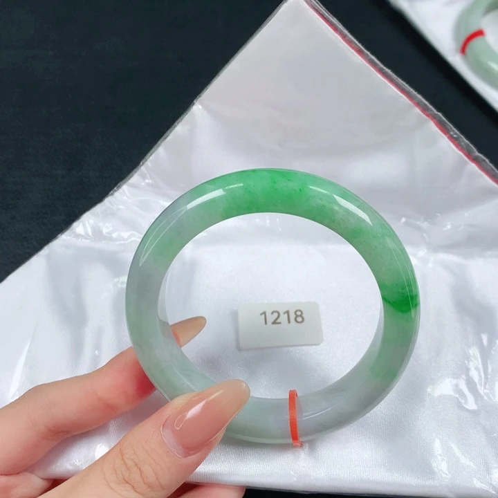 翡翠手镯未镶嵌天然翡翠手镯04