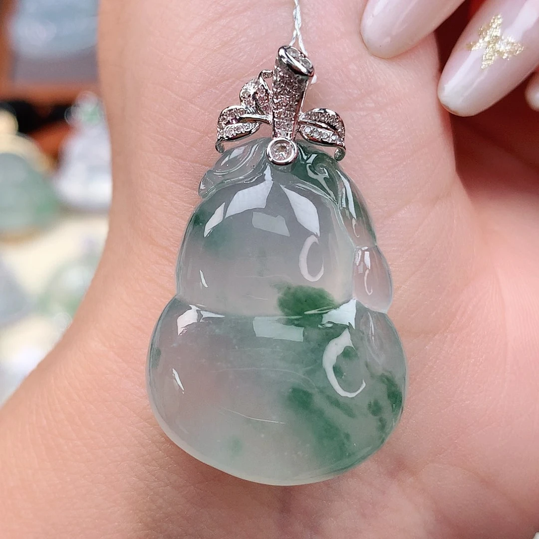 颈饰18K金镶嵌翡翠葫芦