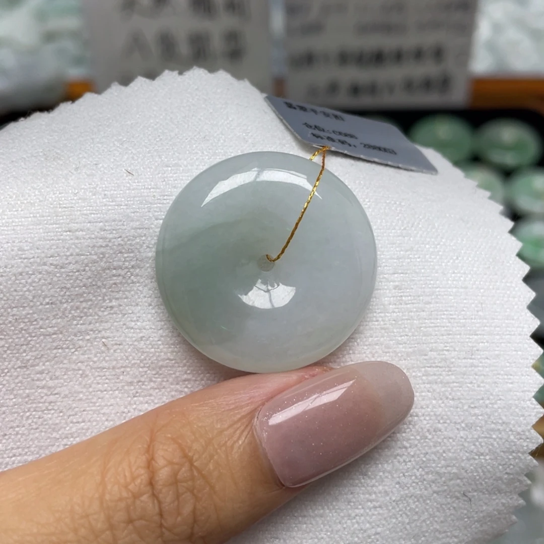 翡翠未镶嵌颈饰平安扣