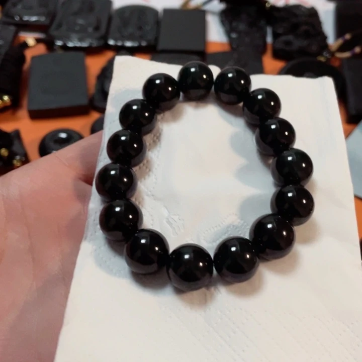 翡翠颈饰未镶嵌拼**郎