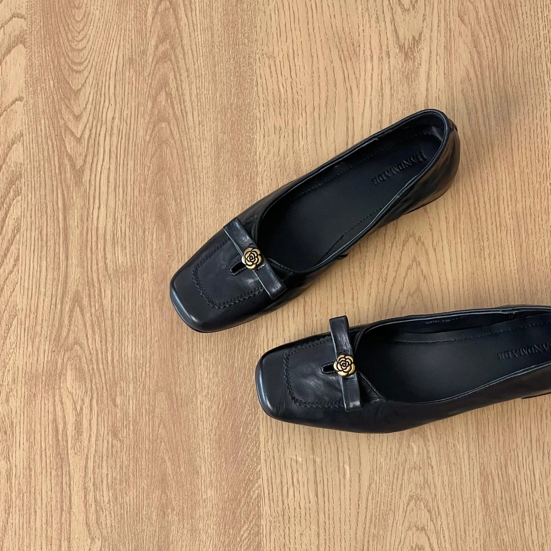 HUSSLOVE 头层牛皮·跟高3CM·真皮复古山茶花蝴蝶结方头浅口单鞋女