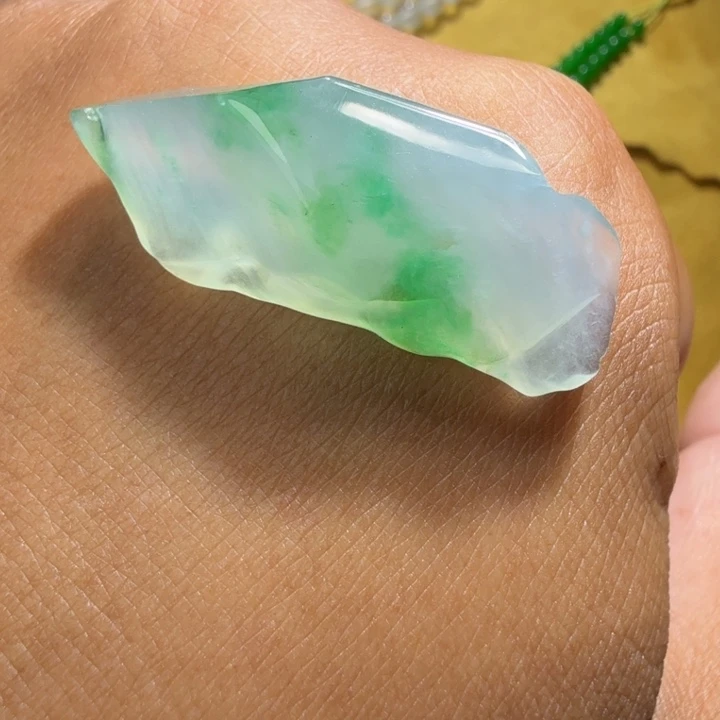 翡翠未镶嵌颈饰sssss