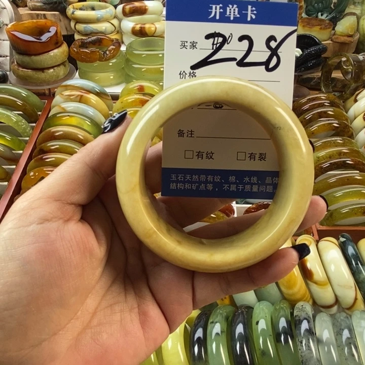 蛇纹石玉未镶嵌手镯62-63无售后