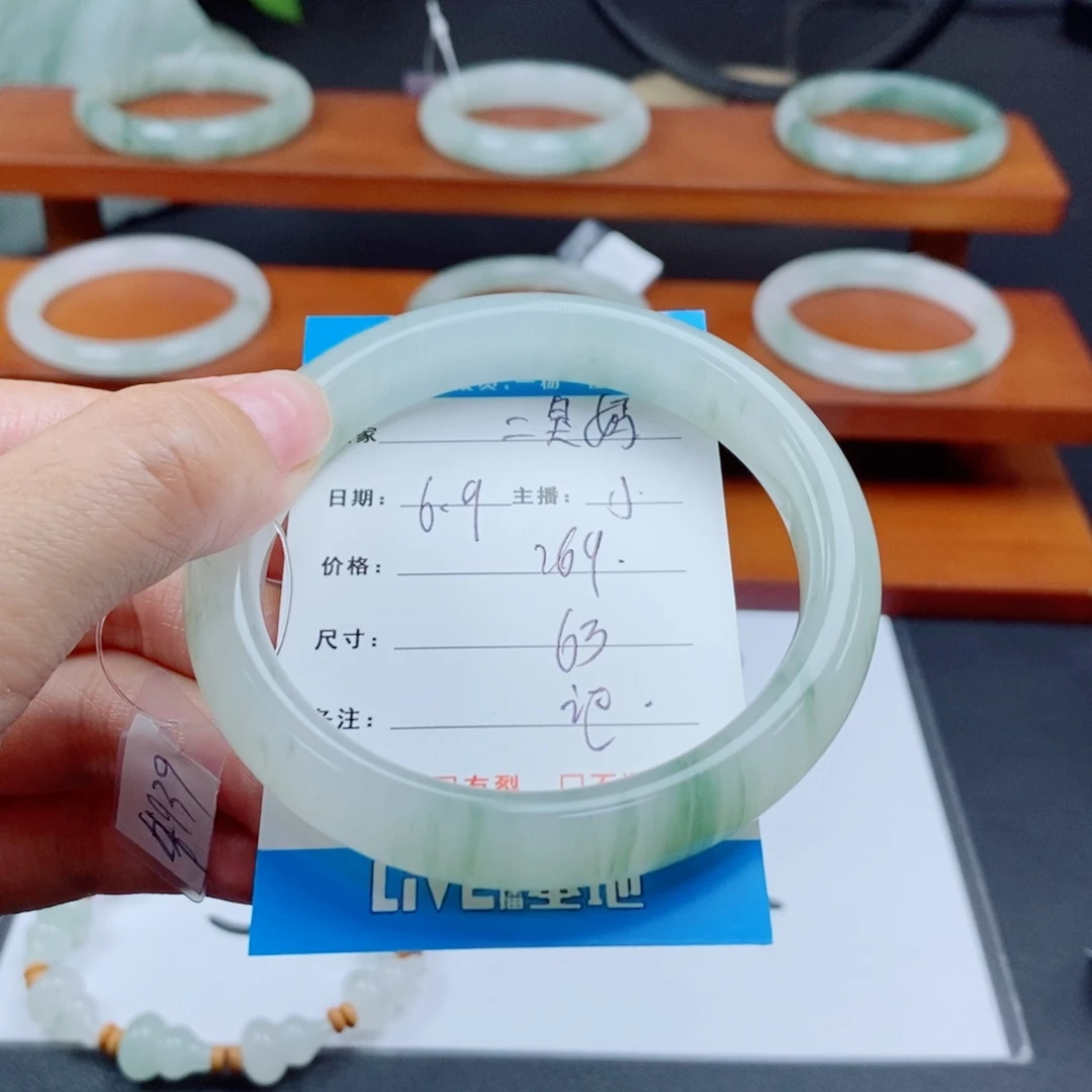 石英质玉手镯未镶嵌二*妈