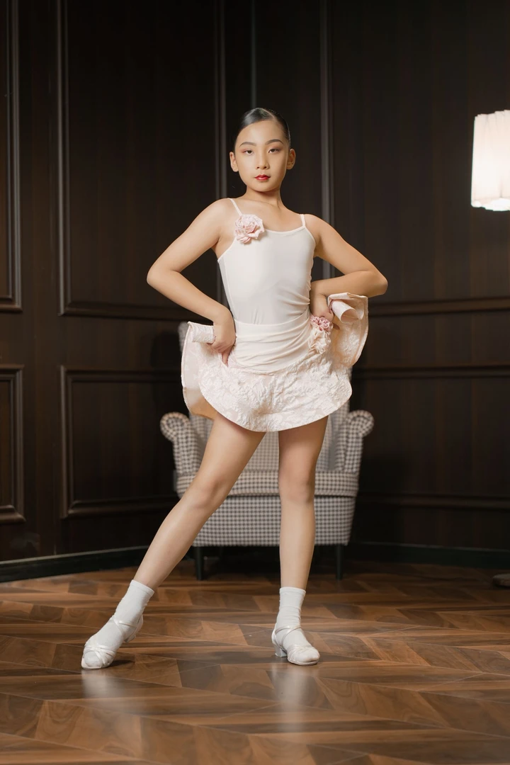 休闲风拉丁练功服服舞服女童拉丁舞夏季白色表演服舞蹈服训练服