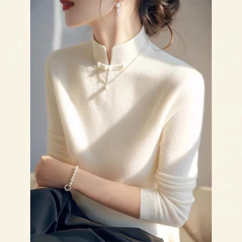 初冬洋气上衣独特别致小众高级感超好看新中式国风白色盘扣针织衫
