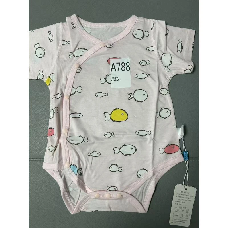 【B077】汗布偏开短袖包屁衣-粉底小鱼